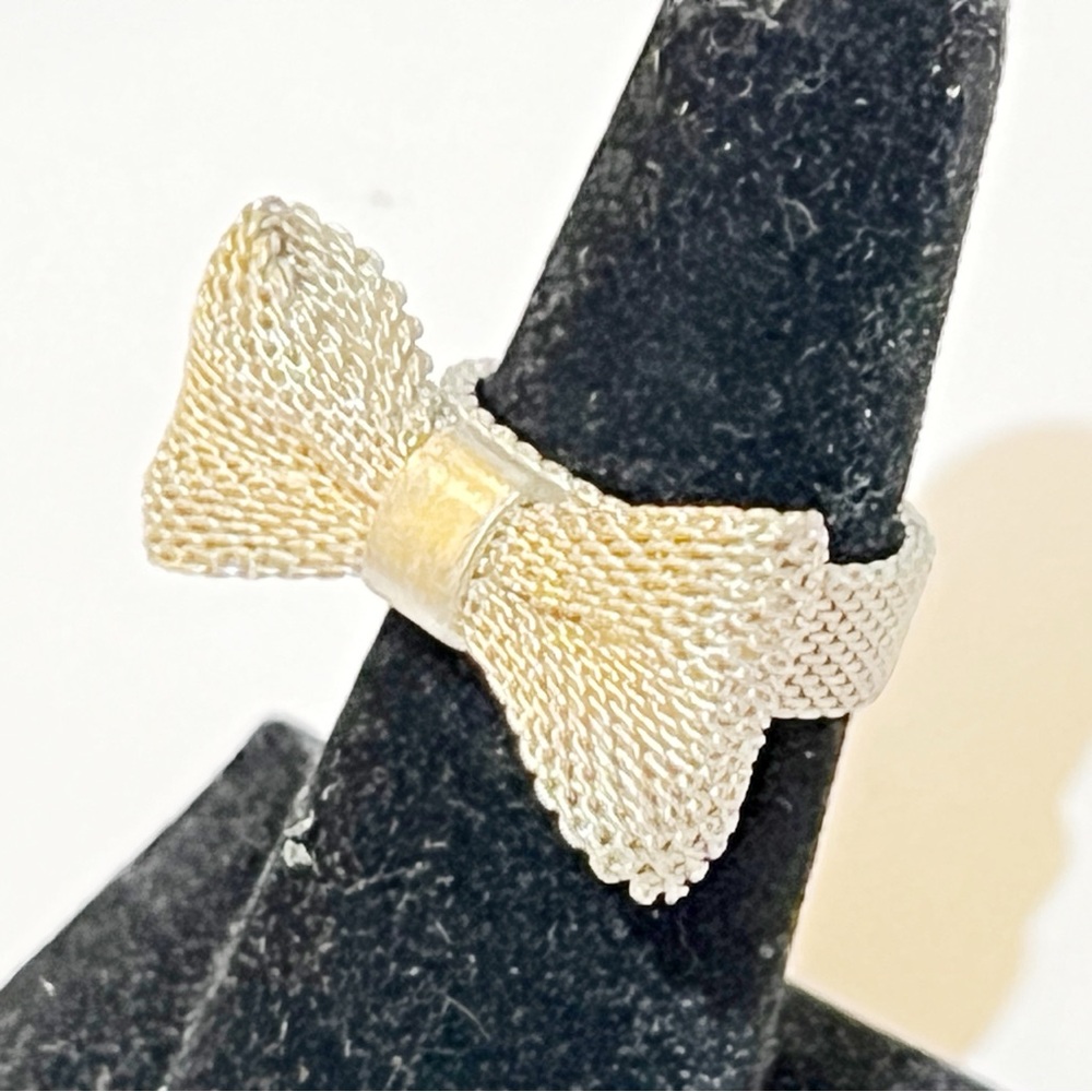 Silvertone Mesh Bow Ring Size 6